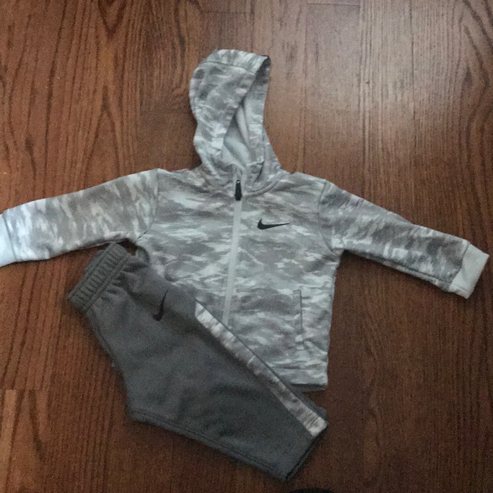 Nike matching pants and sweatshirt
